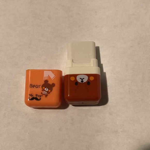 Bear eraser+roller to pick up eraser crumbs - Picture 2 of 3